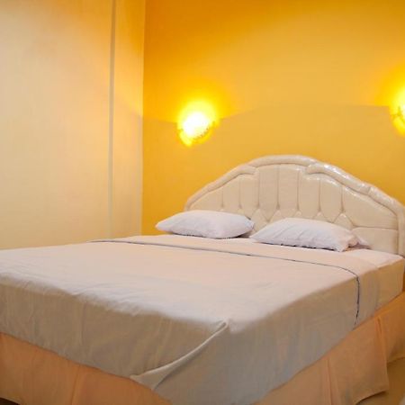 Galaxy Guest House Surabaya Ngoại thất bức ảnh