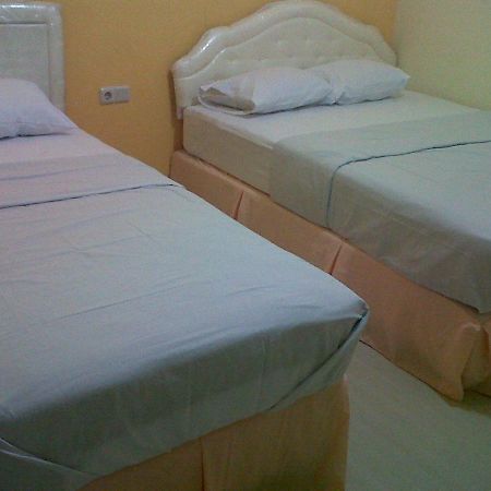 Galaxy Guest House Surabaya Ngoại thất bức ảnh